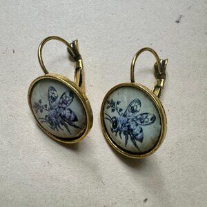 Vintage Style Enamel Like Bee Earrings